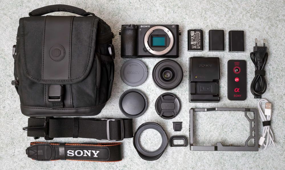 Sony a6500 + объектив AF f/2.8 27mm • APS-C 24,2 Мп • 4K • Wi-Fi • NFC