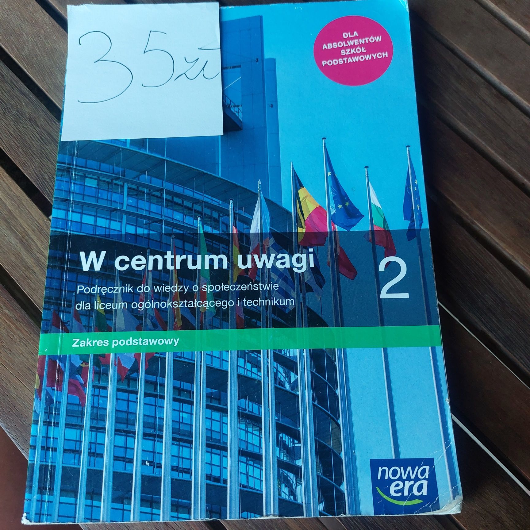 Podręcznik "W centrum uwagi" o wiedzy i społeczeństwie  klasa 2  zakre