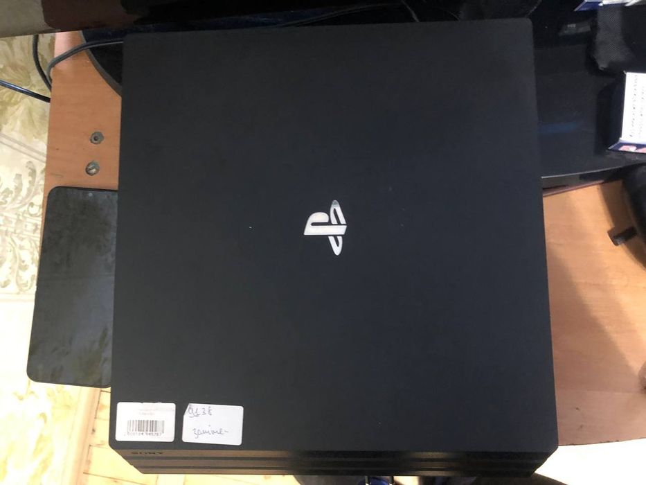 Play Station 4pro CUH 7208B