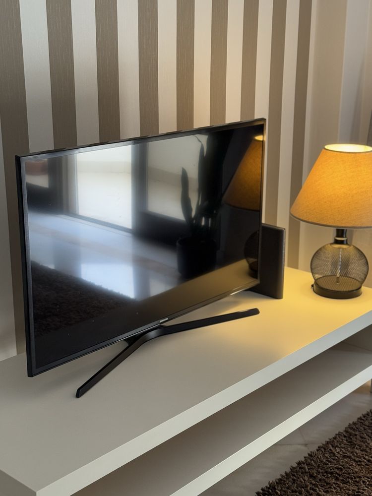 TV SAMSUNG 40 polegadas modelo UE40KU6000K - como nova