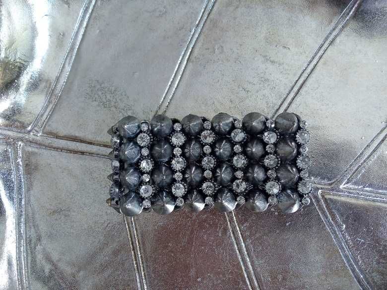 Srebrna metalowa bransoletka