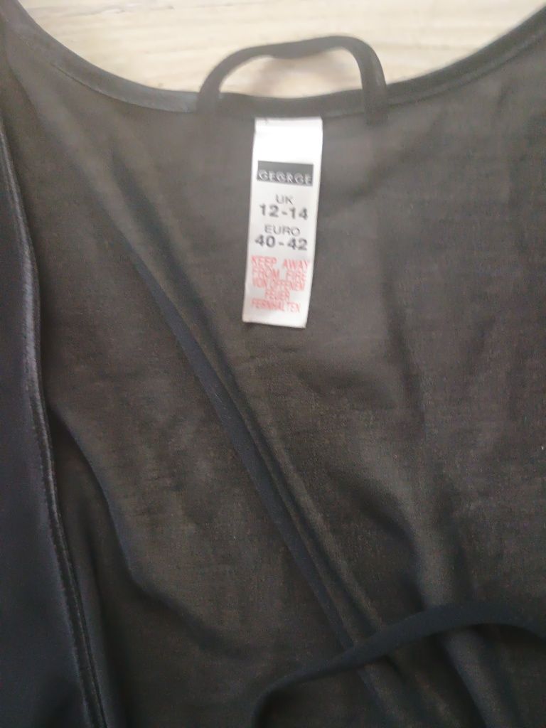 Elegancki cienki szlafrok narzutka czarna z futerkiem marabuta 40/42 r