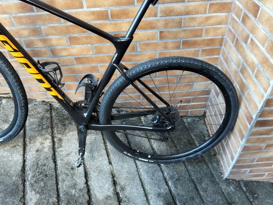 Vende se Gravel Giant carbono