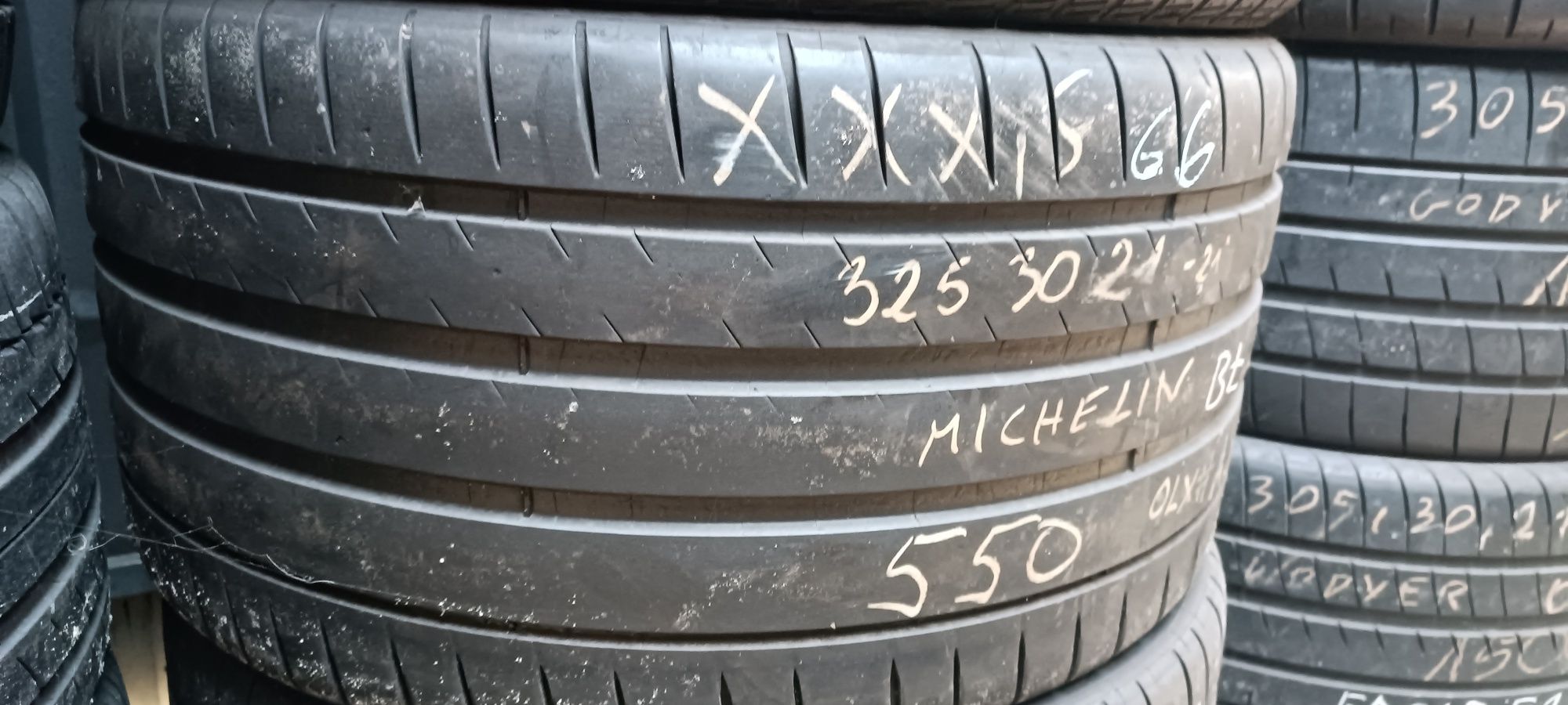 Opony Letnie Michelin 325/30/21 Jarbet #A31