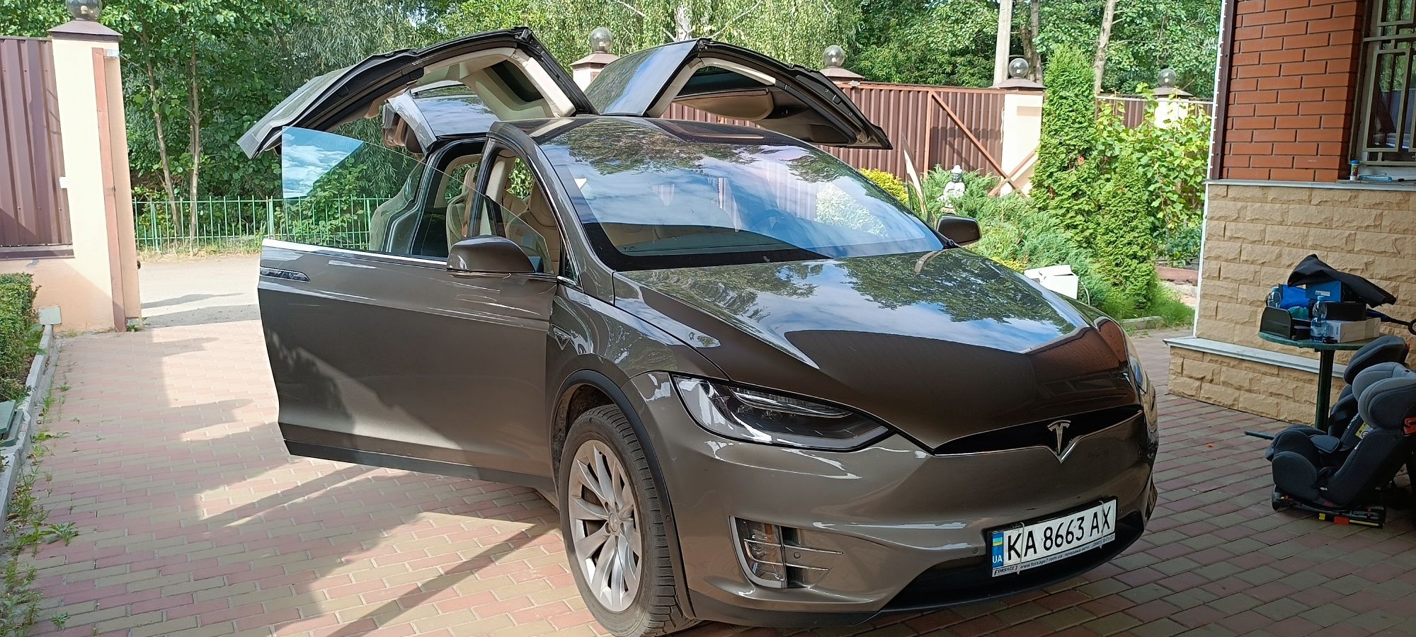 Tesla X90D 2016 року