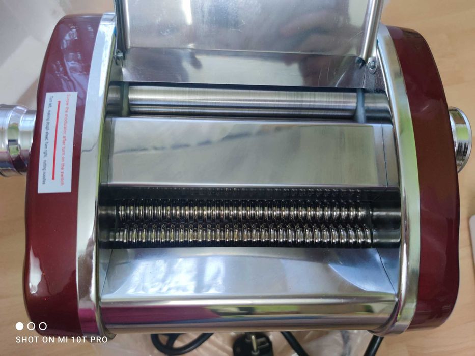 Elektryczna maszynka do robienia makaronu