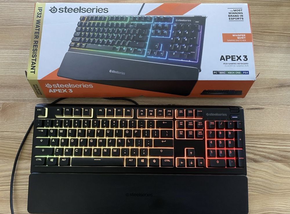 Klawiatura Steelseries APEX 3 RGB przewodowa. Podkładka pod nadgarstki