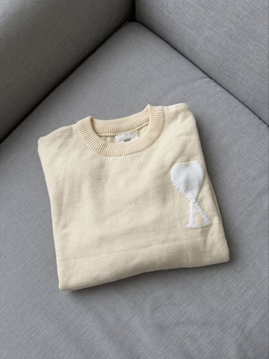 Светри в двох кольорах