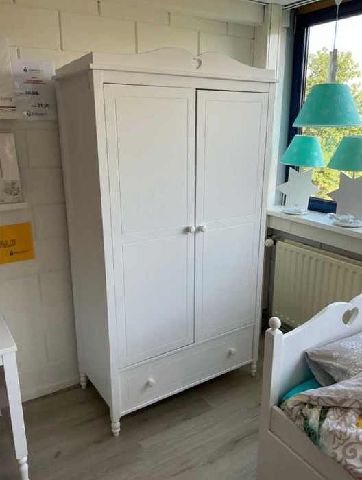 Outlet meblowy - Łóżka, szafy, biurka, toaletki, meble dziecięce