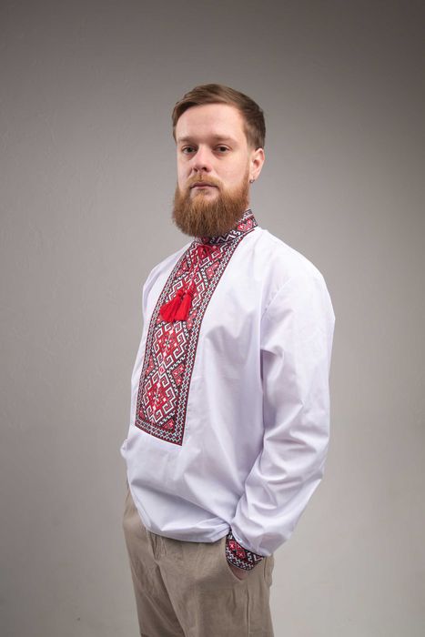 Чоловіча вишиванка  з червоною вишивкою