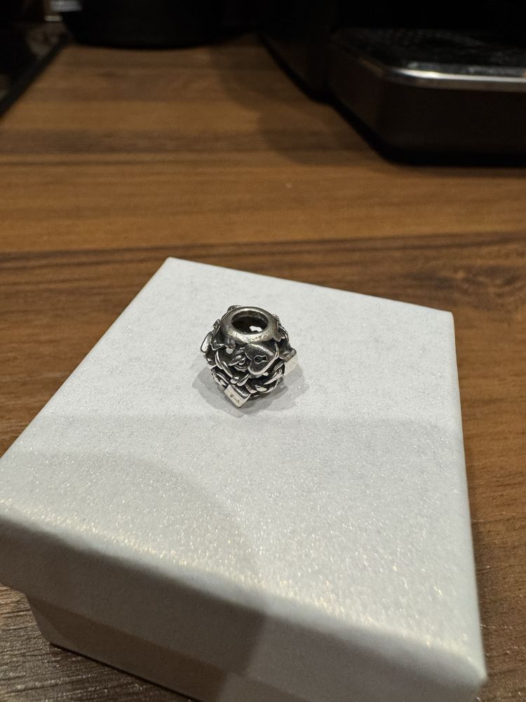 Używany charms Pandora