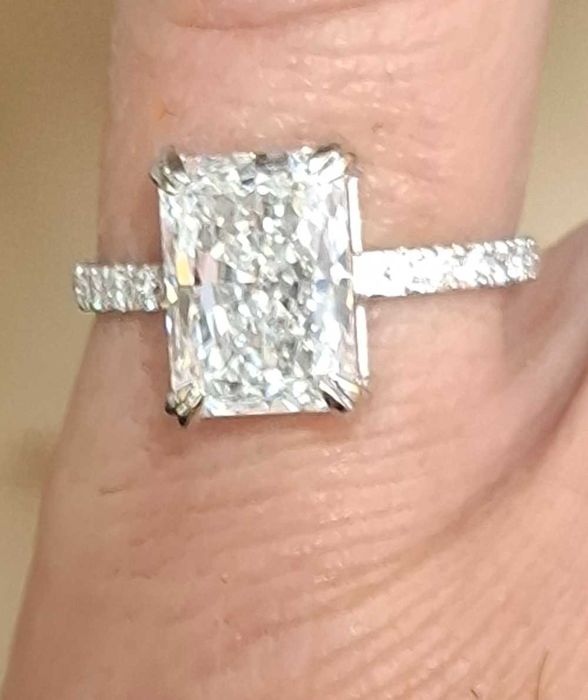 Anel em ouro com diamantes cultivados em laboratório