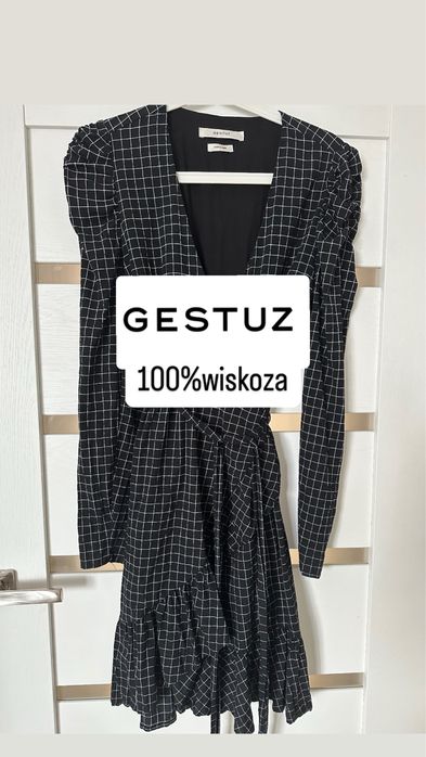 Gestuz sukienka kopertowy dekolt falbanki bufki sexy asymetryczna