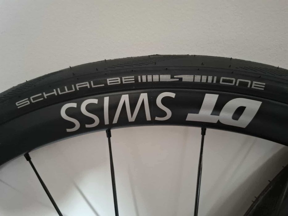 Komplet kół DT SWISS ER 1600 Spline 30 + opony schwalbe one 700x25c