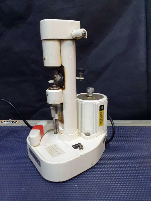 Máquina vintge de perfuração e entalhe de lentes