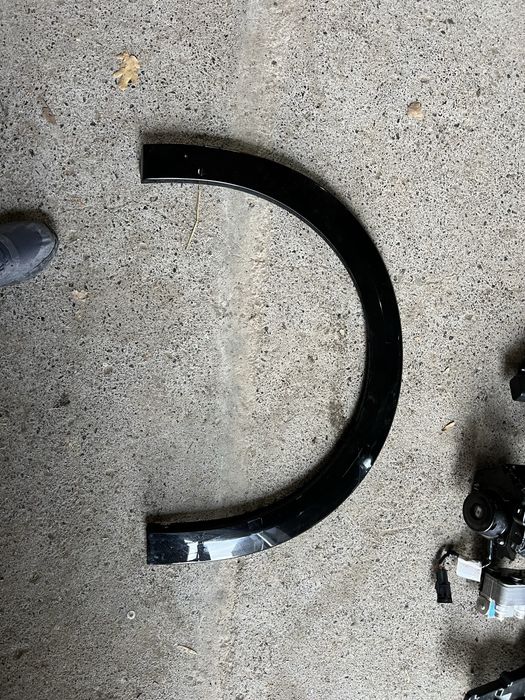 Накладка лівого крила перед peugeot e208