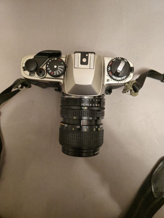Фотоапарат Nikon FE10 с объективом Nikkor 35-70 MM F/3.5-4.8