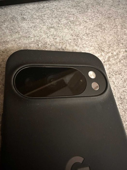 Pixel 10 PRO - obsidian z etui i żelową folią 3MK - używany tydzień