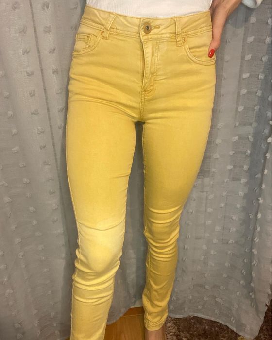 Calças jeans ganga e cor