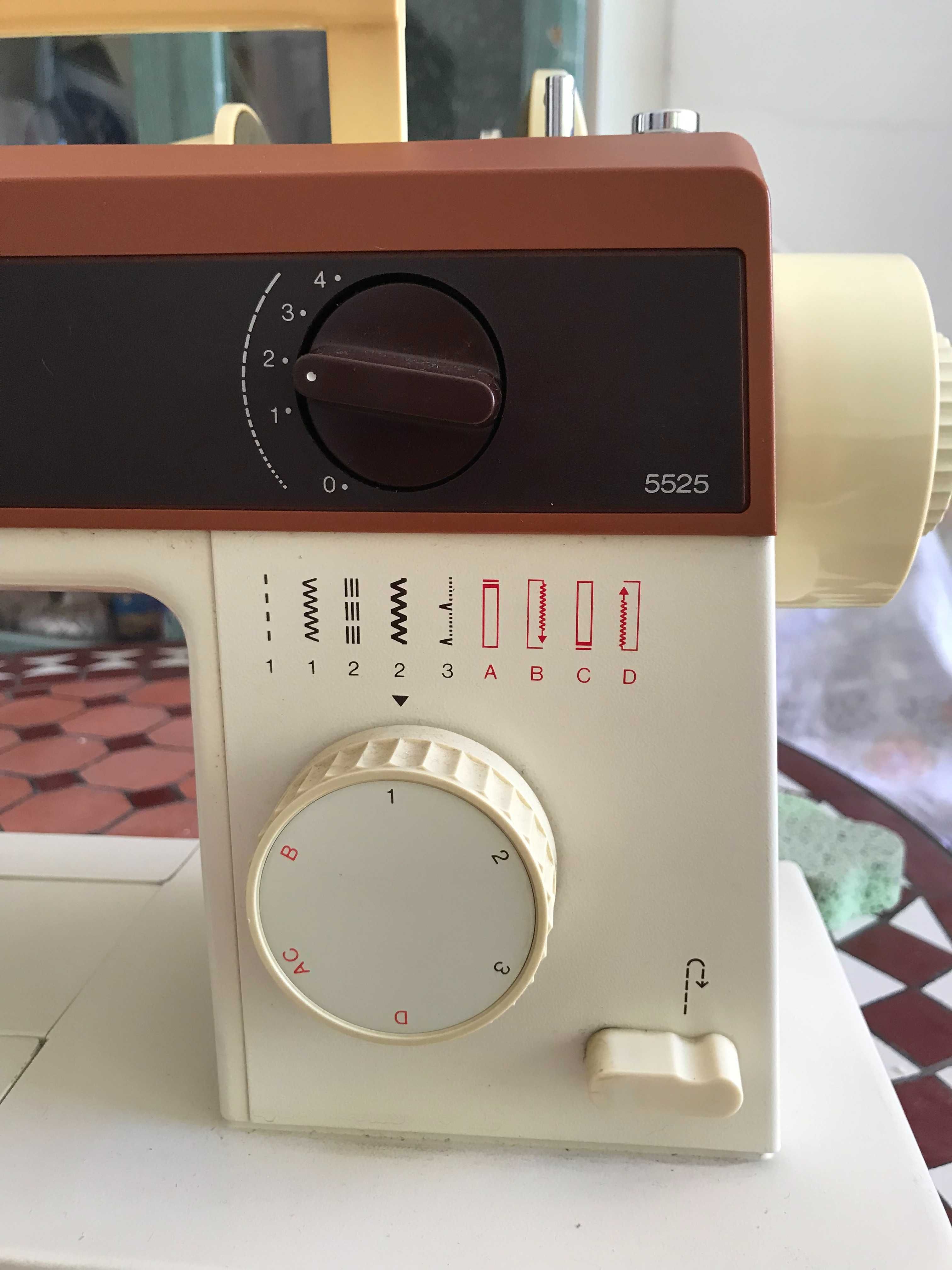 Singer maquina de costura recentemente revisto