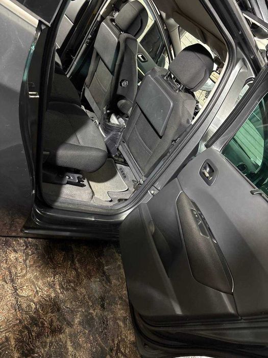 Peugeot 5008 • 2010 рік • 6 500 $