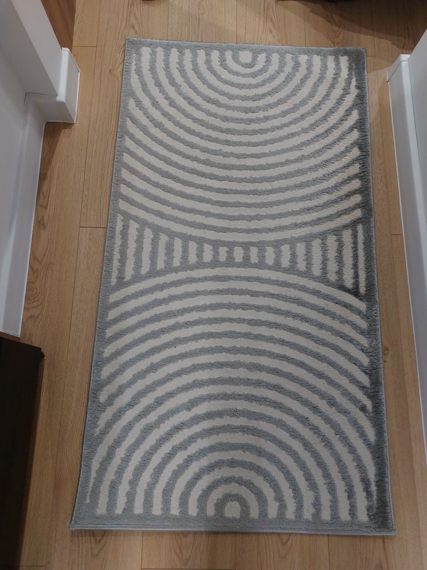 Dwa dywany w dobrym stanie