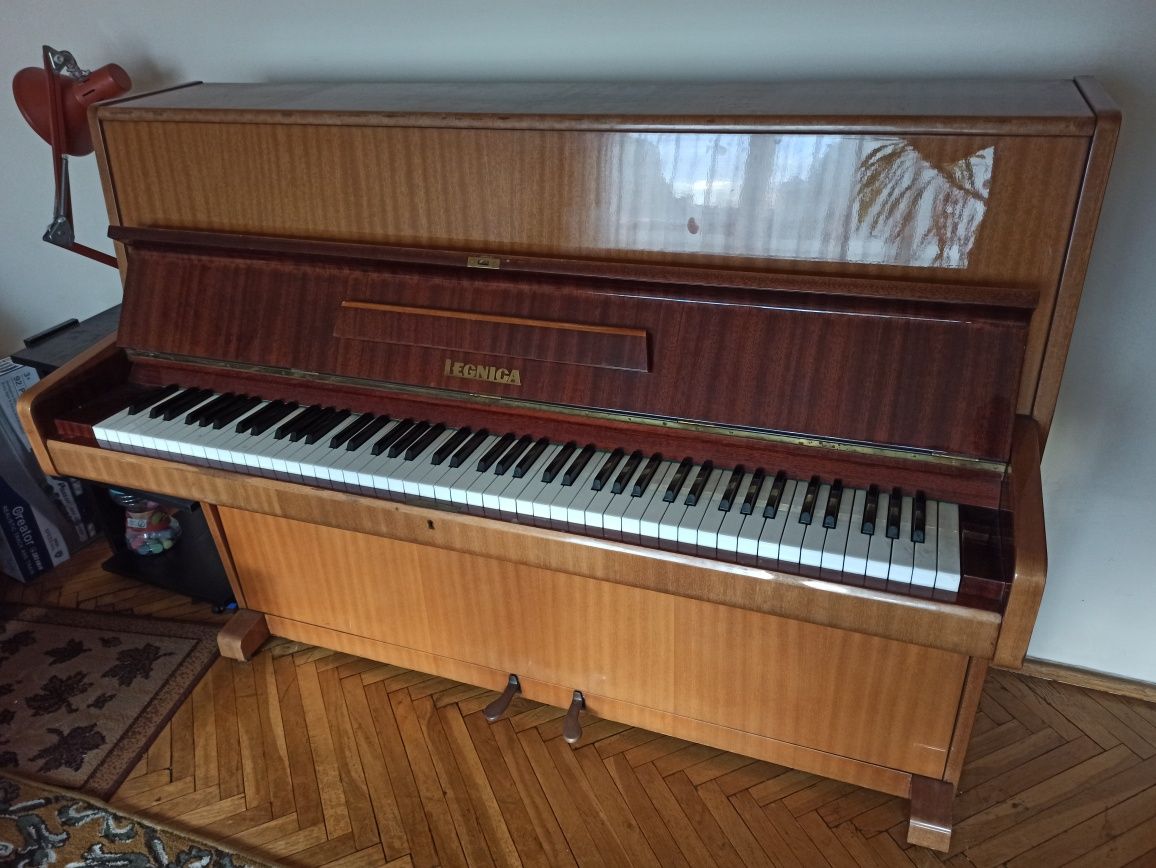 Pianino Legnica M 110 A rok 68