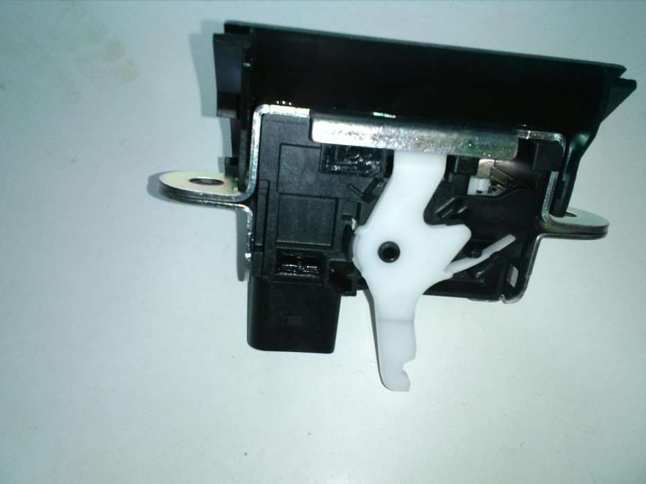 Fechadura mala trinco da tampa de mala tras vw seat audi skoda NOVA