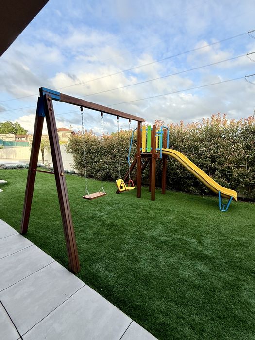 Baloico madeira + escorrega + cadeira madeira e cadeira Bebe