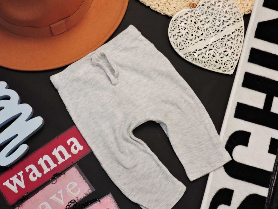 Matalan - prążkowane szare spodnie bawełna r 68