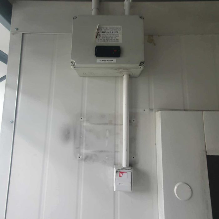 komora chłodnicza z agregatem 2.30x 2,60 drzwi90 chłodnia stacjonarna