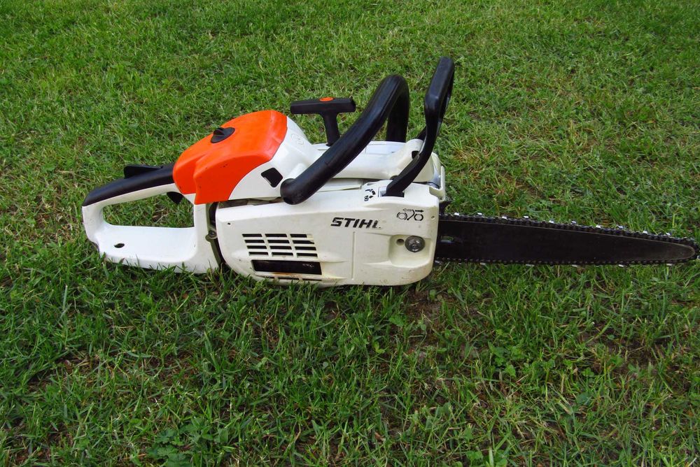 STIHL MS 201 c  bardzo lekka pilarka spalinowa moc 2,4 KM