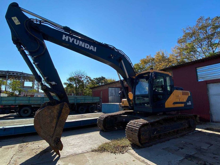 Экскаватор Hyundai HX220S гусеничный + гидромолот Hammer HP1700