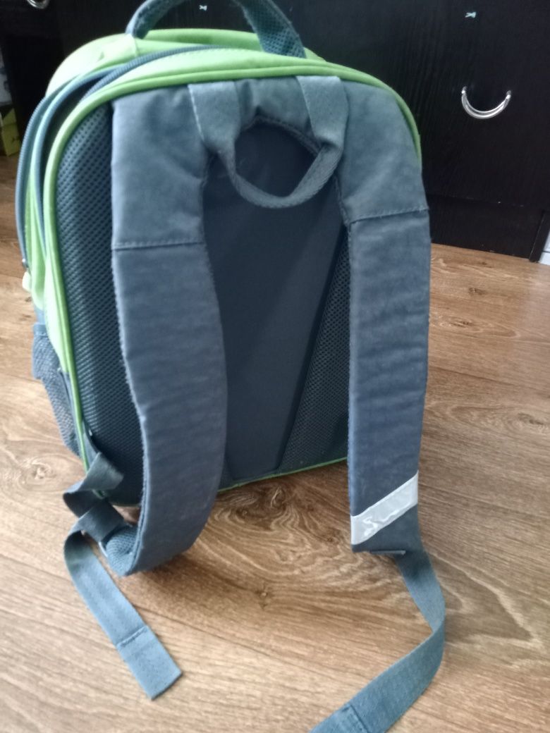 Рюкзак, портфель шкільний