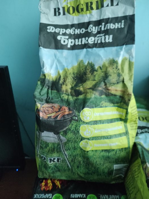 1).Деревне вугілля BioGrill 2 кг. 2)1.Деревне вугілля BioGrill 2.5 кг.