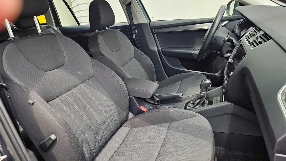 Skoda Octavia 1.6 TDI DSG Ambiente Radar Climatronic ACC Kamera PDC
