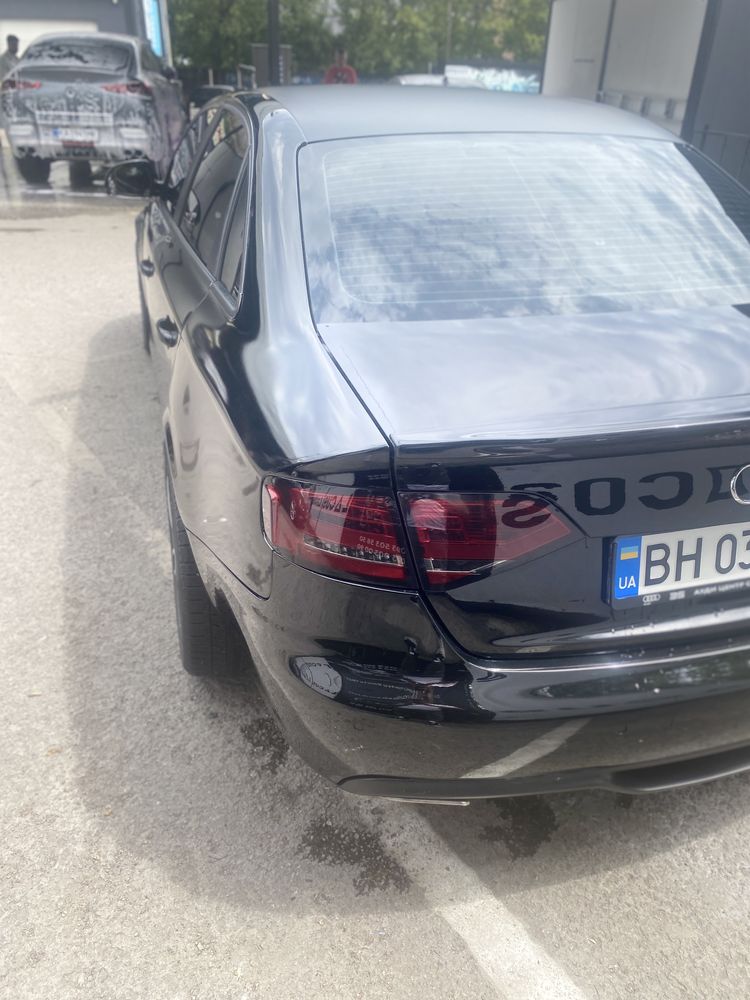 Ауди А4 1.8 Офіційне авто