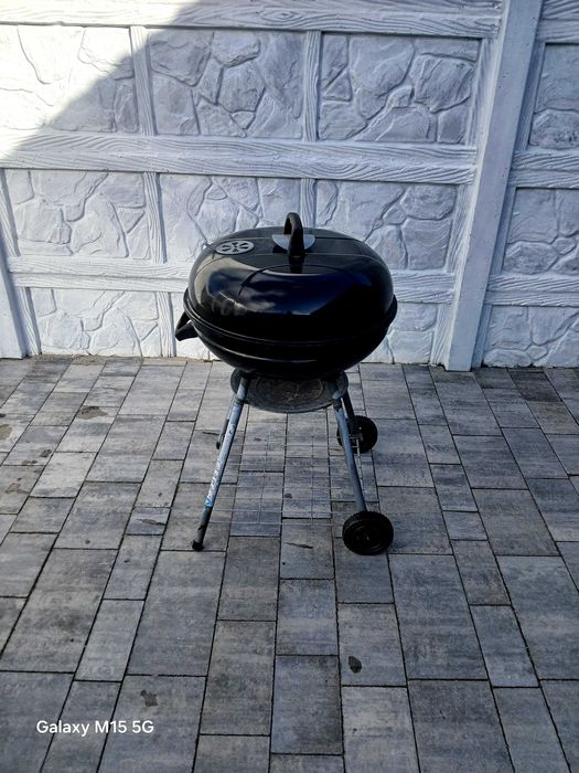 duży używany grill węglowy