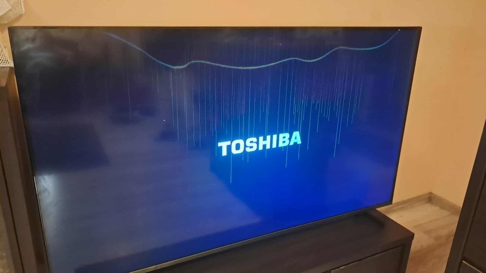 Telewizor LED Toshiba 70 cali uszkodzona matryca