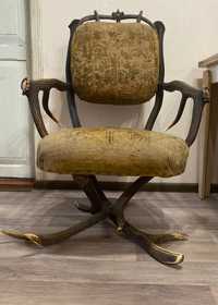 Продаю антикварне німецьке крісло з оленячих рогів.