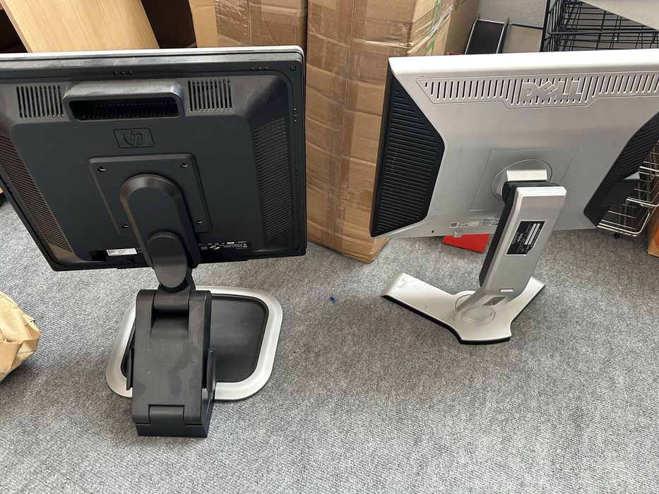 Monitores 19” a funcionar