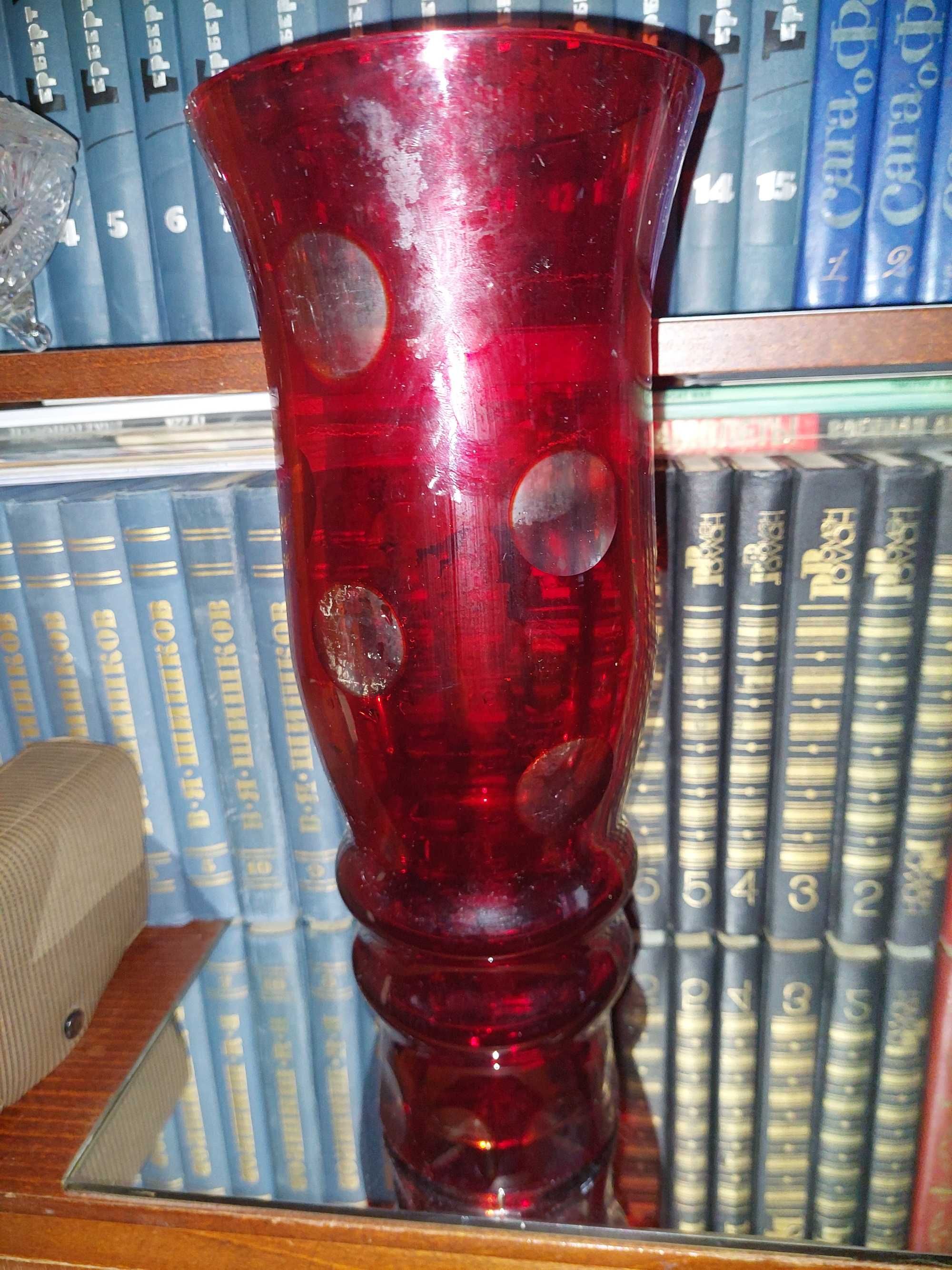 Красивая ваза резьба цветное стекло ссср 1950х годов