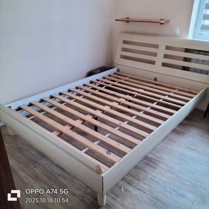 Łóżko małżeńskie że stelażem 140x200