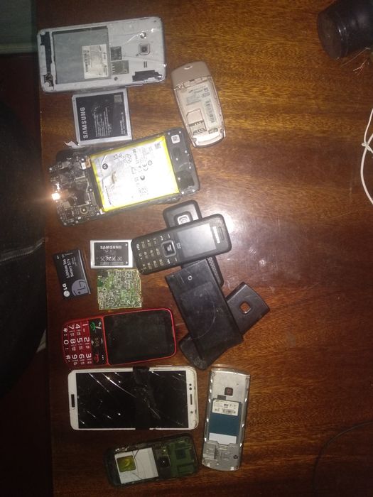 Лот телефоны запчасти