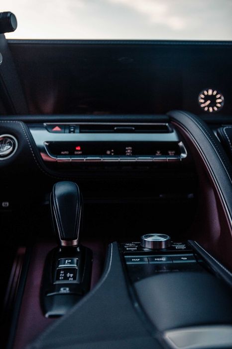 Wynajem Lexus LC500 Prestige - wypożyczalnia samochodów