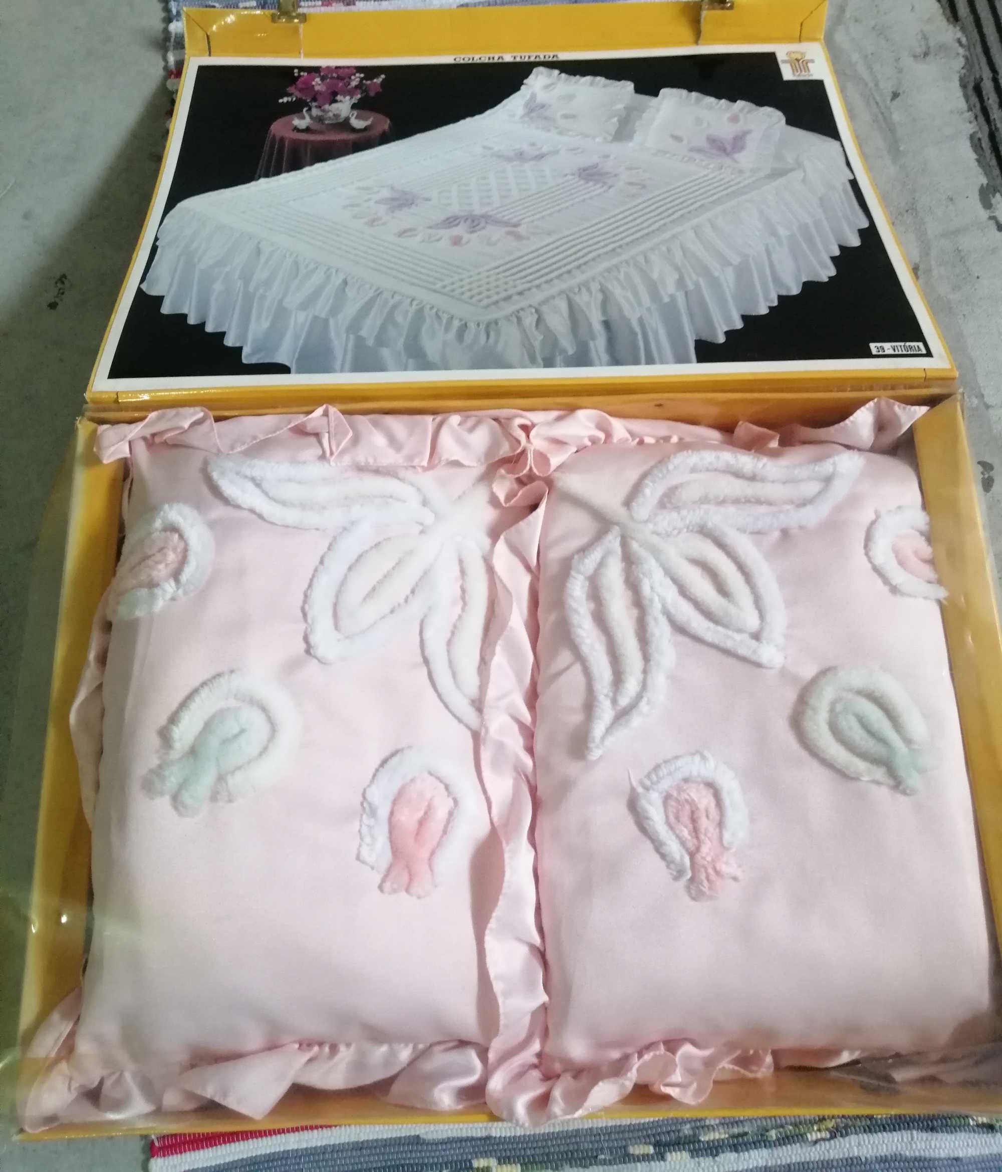 Colcha Tufarte - colcha tufada cor de rosa antiga (novo)