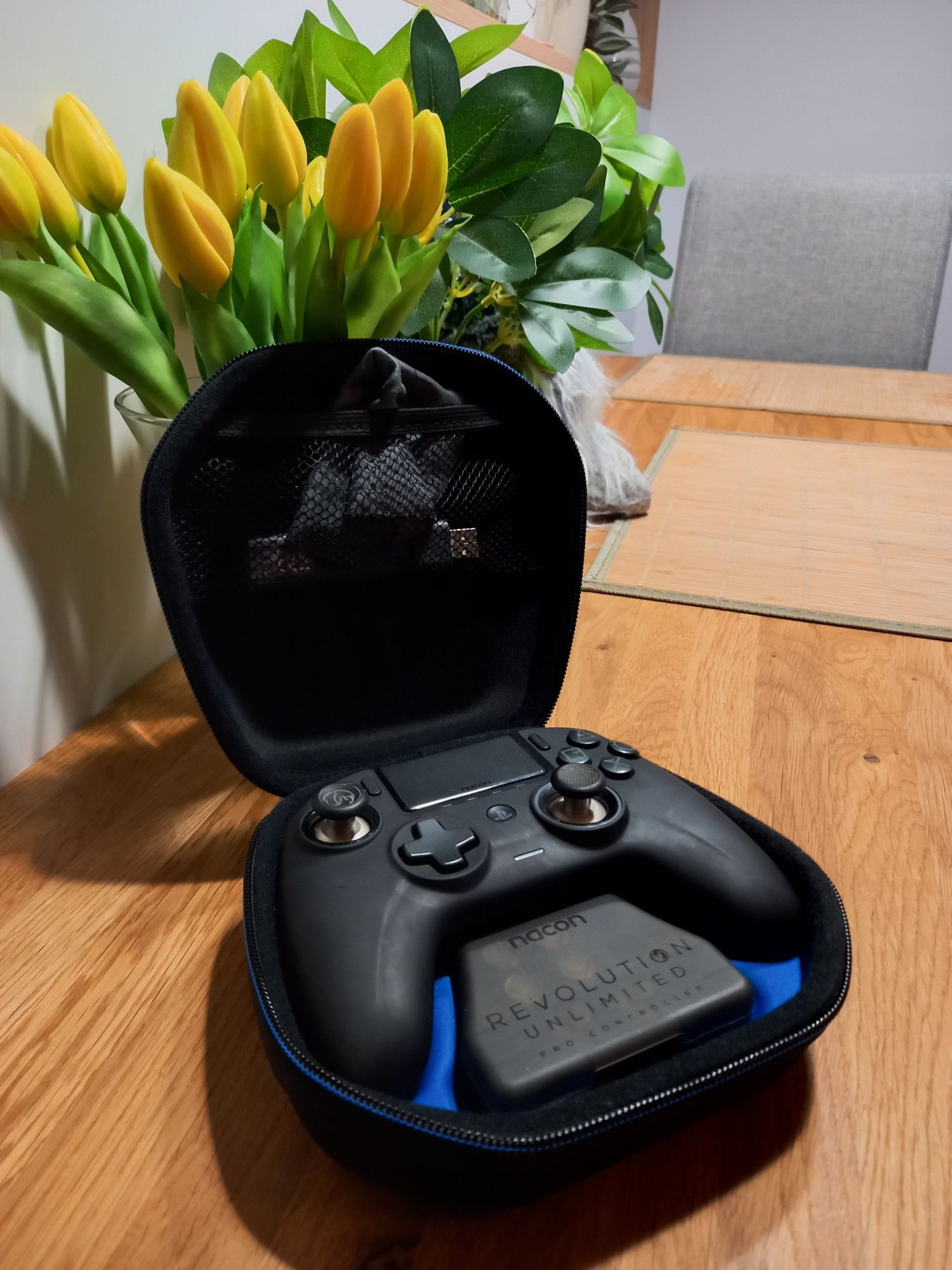 Pad Nacon Unlimited Resolution Pro controller