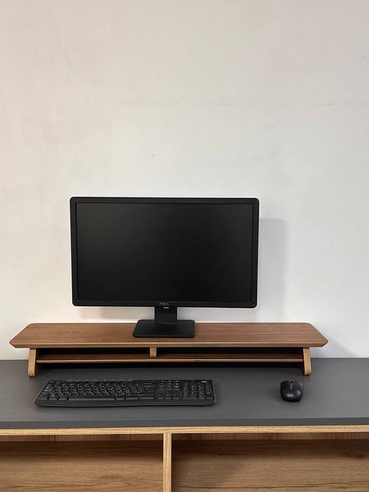 Дерев'яна підставка під монітор.
