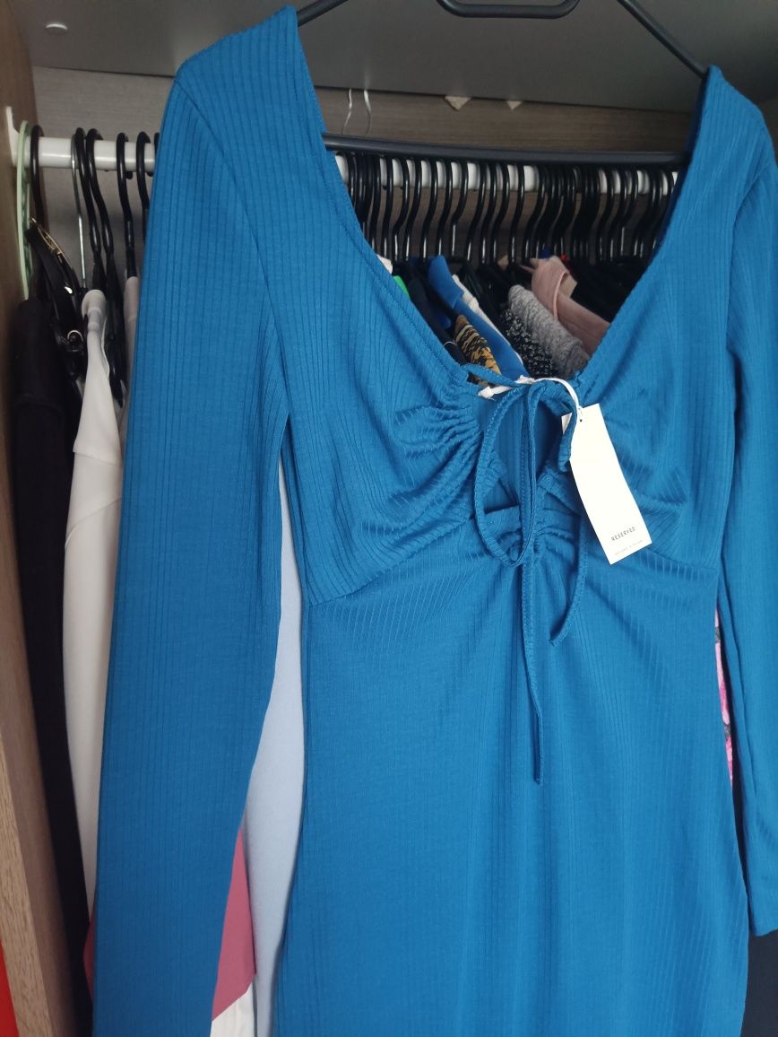Reserved XS/S niebieska sukienka prążek midi