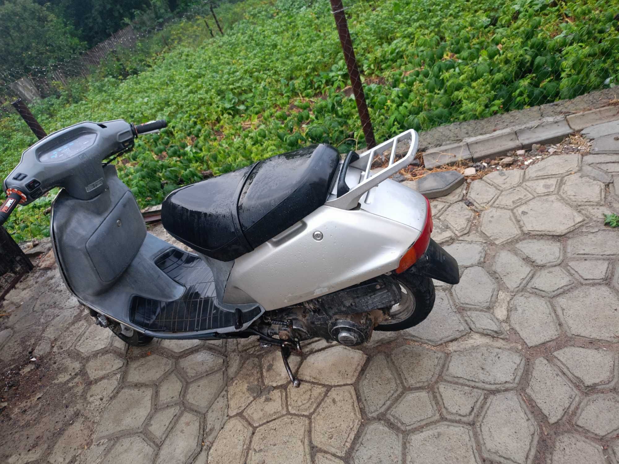 Продам скутер Honda lead 90